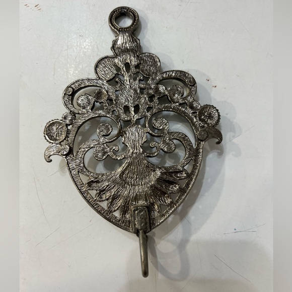 Ornate wall hook - Picture 4 of 7